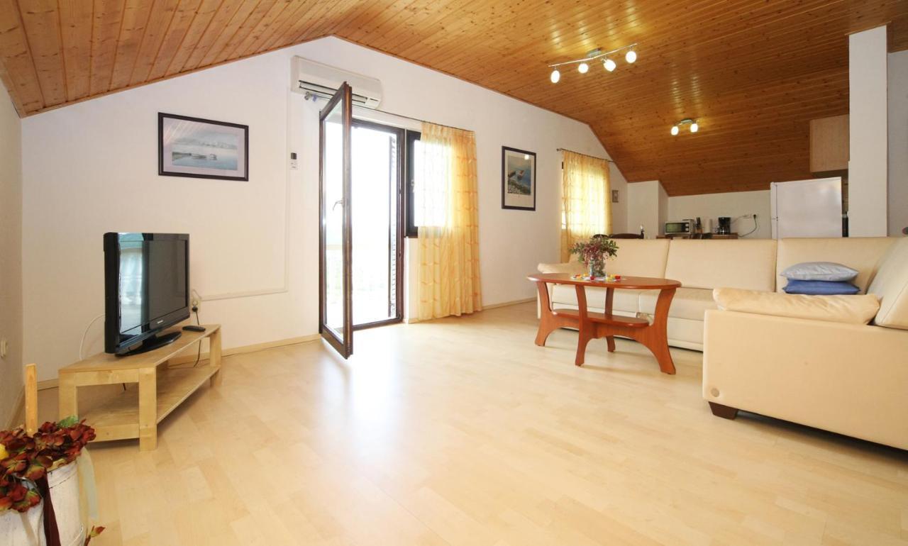 Apartments Mond Gornji Karin Ngoại thất bức ảnh