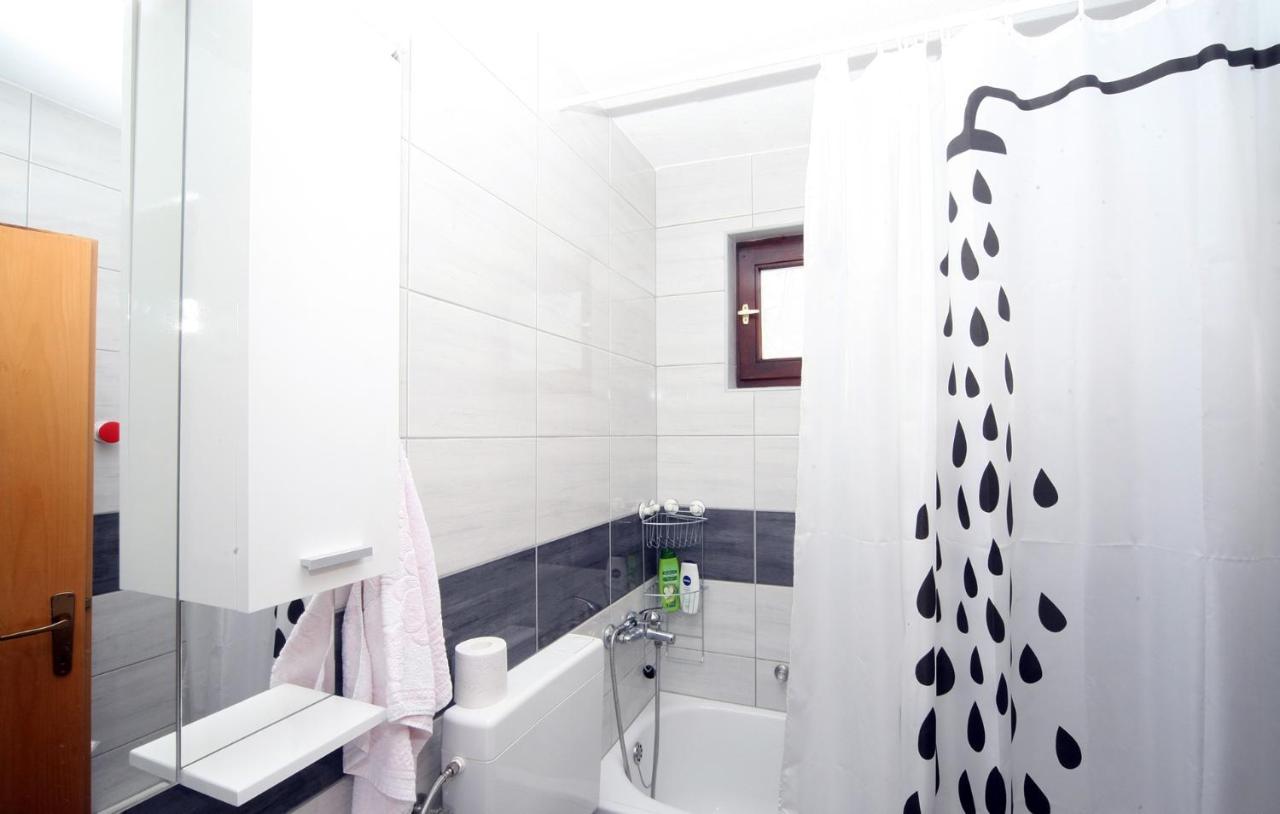 Apartments Mond Gornji Karin Ngoại thất bức ảnh